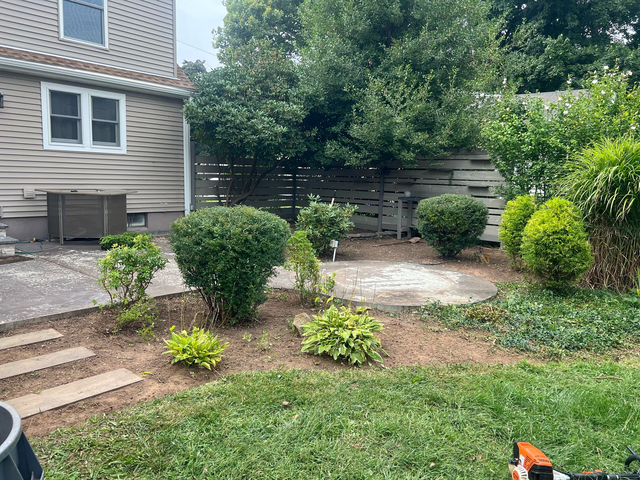 Backyard garden pruning service